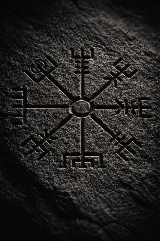 Vegvisir symbole viking gravé en pierre ancienne