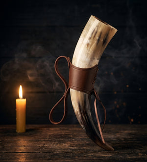 Corne à boire Viking ERYTH, corne de bœuf véritable, ambiance bougie