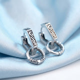 Boucles d'oreilles Entrelacs Nordiques ERYTH sur soie glacee, ambiance froide