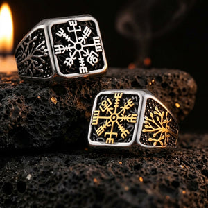 Bague Vegvisir Yggdrasil ERYTH — ambiance pierre volcanique et lumiere de bougie